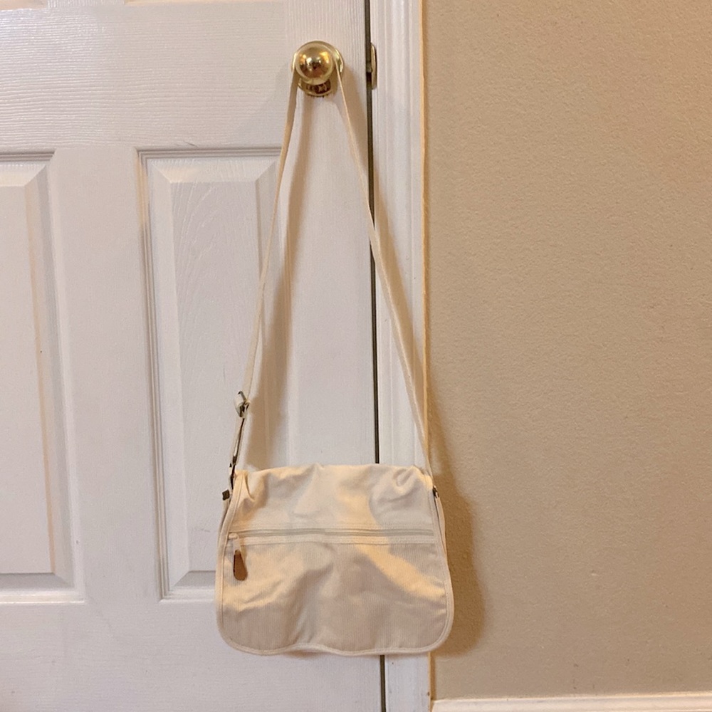White vintage QQQ bag